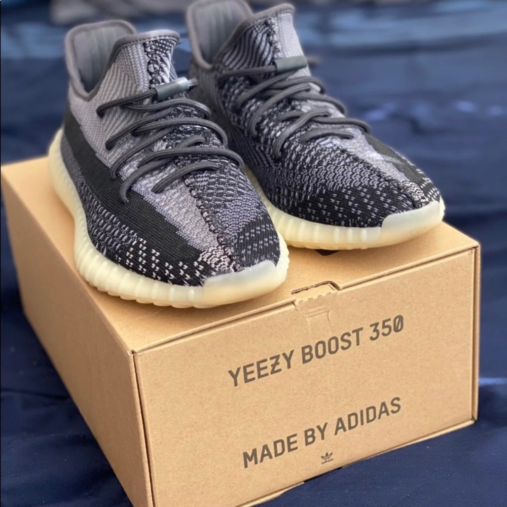 Yeezy 350 CarbonsV2